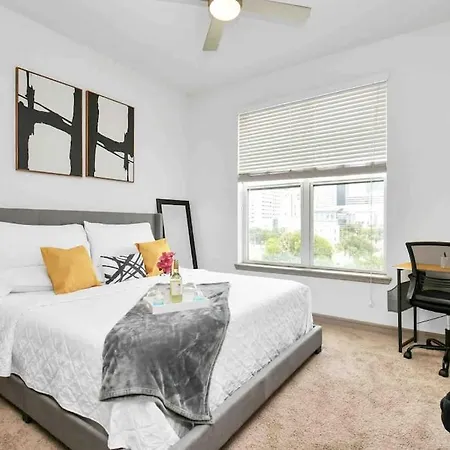 Htown Downtown Oasis Apartment
